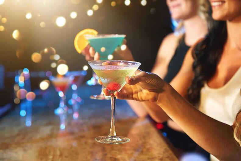 Niektoré alkoholické nápoje sú vhodné na párty, nie však na intímne stretnutia. 