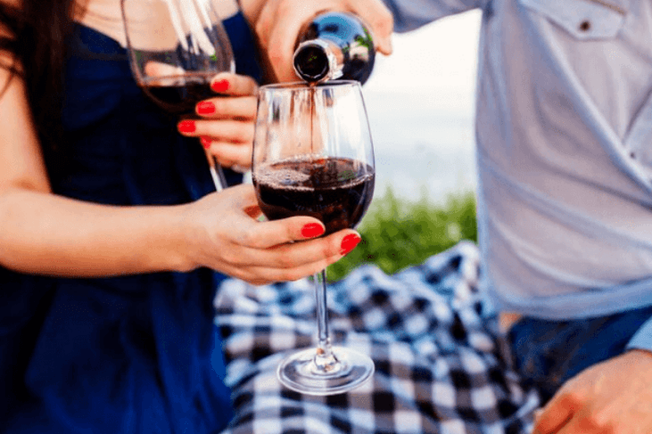 Víno je najlepší alkoholický nápoj na príjemný večer pred sexom