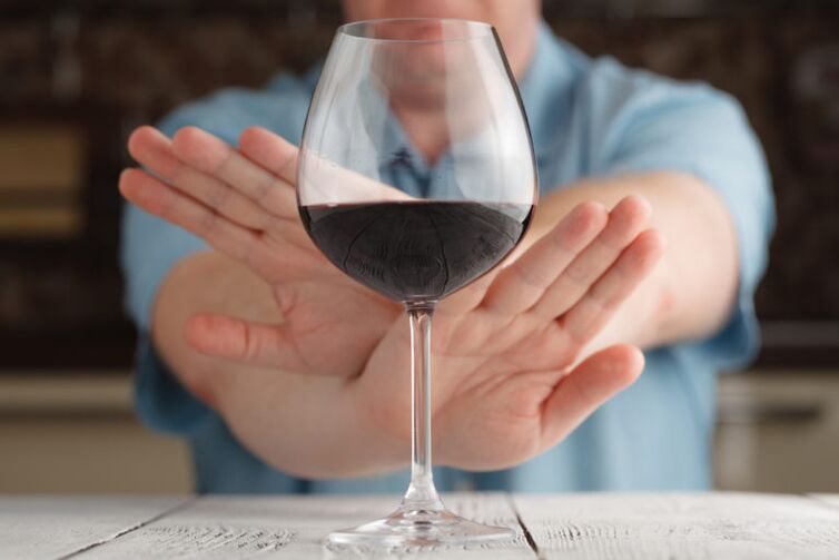 pohár vína a konzumácia alkoholu